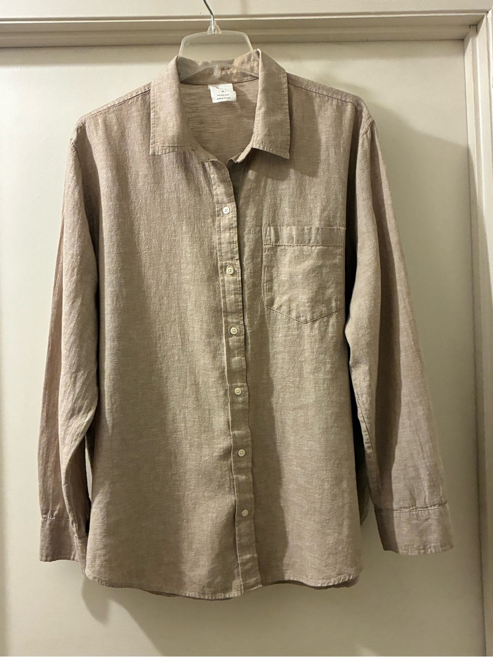 Women’s XL Classic Long-Sleeve Button-Up Linen Cotton Blend Shirt in Beige